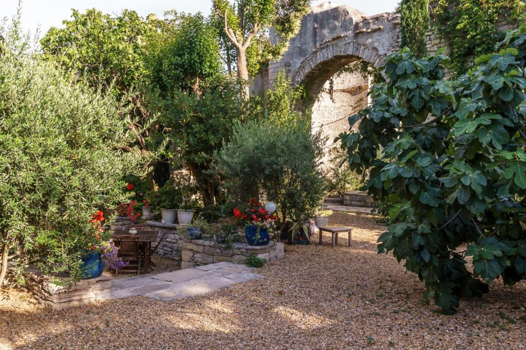 Mas Des Carnassoles Bed & Breakfast ภายนอก รูปภาพ